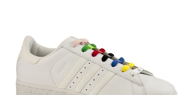 Bílé kožené tenisky Adidas s barevnými tkaničkami