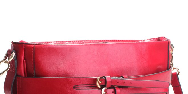 Sytě červená kabelka přes rameno