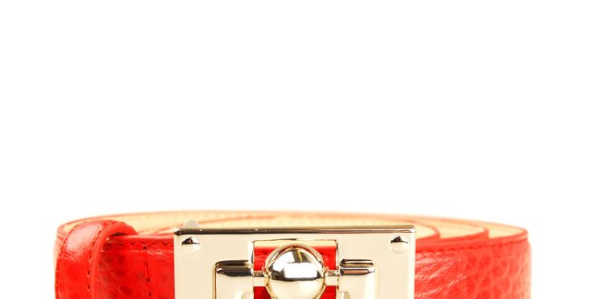 Dámský červený pásek s velkou zlatou sponou DKNY
