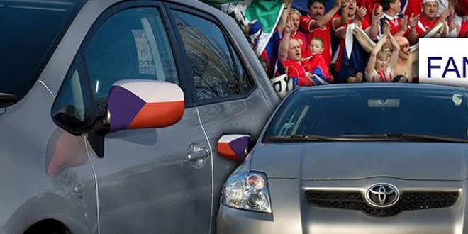 99 Kč za jeden pár autovlajek v národních barvách.