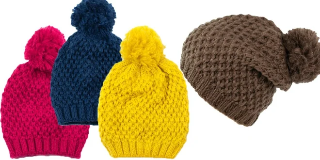 Pletená dámská čepice s bambulí