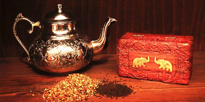 Kořeněný Masala chai nebo himálajské čaje