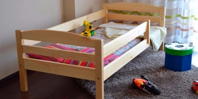 Dětská postel Anička s roštem a matrací
