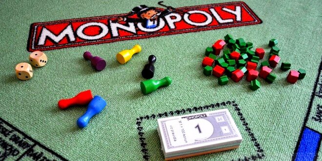 Koberec s motivem plánu na Monopoly