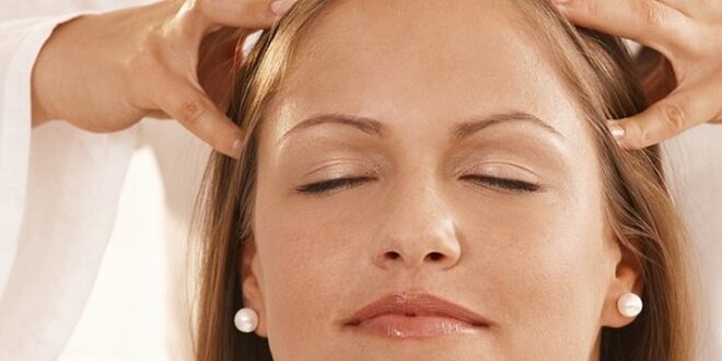 Omlazující a detoxikační masáž s kosmetickým ošetřením pleti
