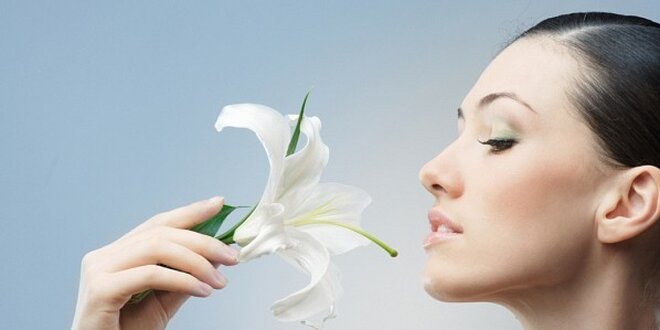 Vysoce kvalitní kosmetické ošetření pomocí ultrazvuku a liftingové masáže