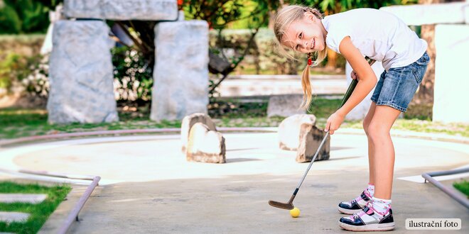 2 hodiny venkovního minigolfu pro dva