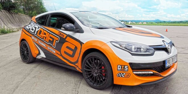 30 minut řidičem driftovací káry včetně paliva
