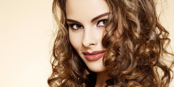 Precizní dámský střih v kadeřnictví Hair & Beauty