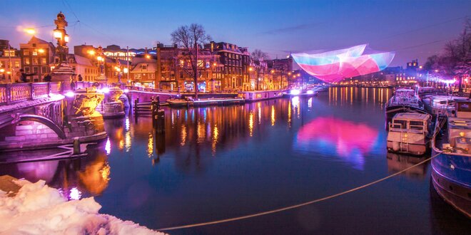 Předvánoční Amsterdam se světelnou show