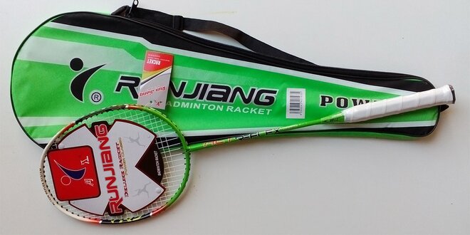 Badmintonová raketa carbon