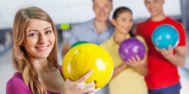 Sejměte kuželky: Hodina bowlingu pro partu
