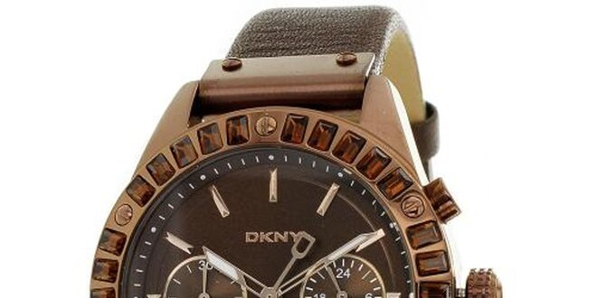 Dámské hnědé ocelové hodinky DKNY s kamínky a koženým řemínkem