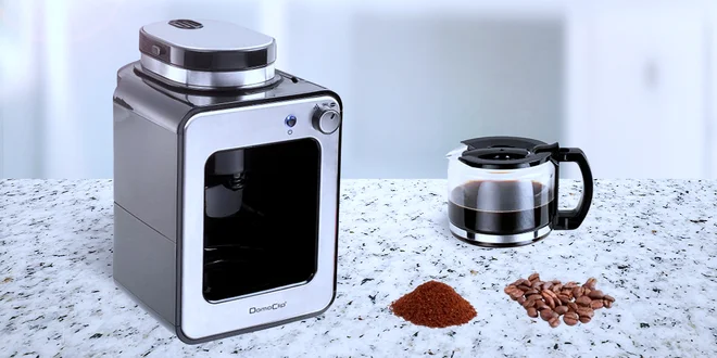 Kompaktní domácí kávovar se zabudovaným mlýnkem