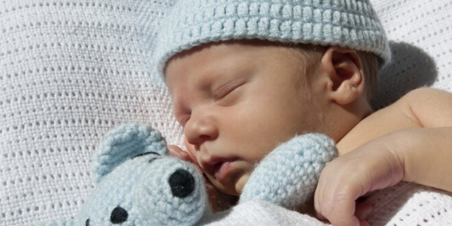 Newborns: Focení miminek v ateliéru