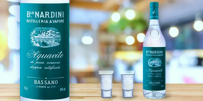 Italská pálenka Grappa Bianca se 2 sklenkami