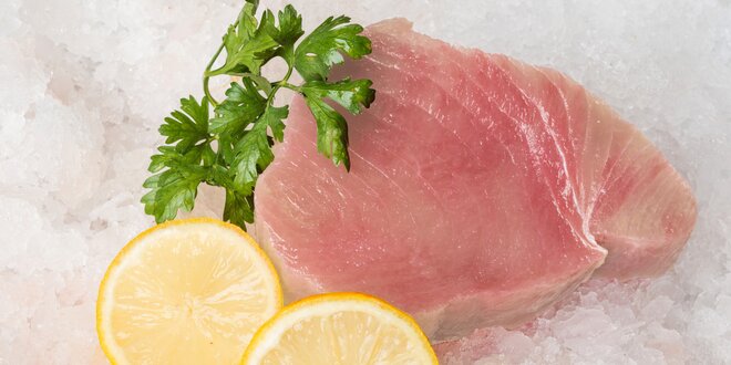 100% rybí maso bez chemie: kilo steaků z marlina