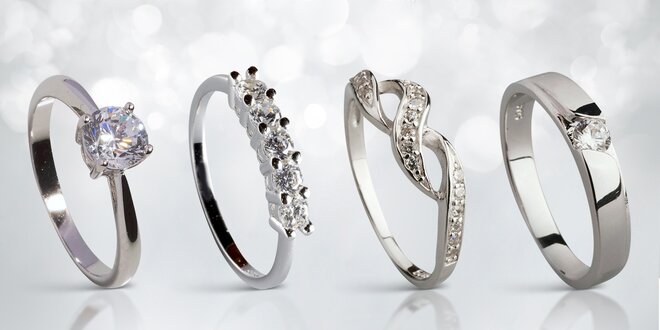 Stříbrné prsteny a náušnice s nádherně blýskavými zirkony