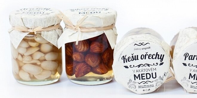 12 sklenic ořechů v akátovém medu