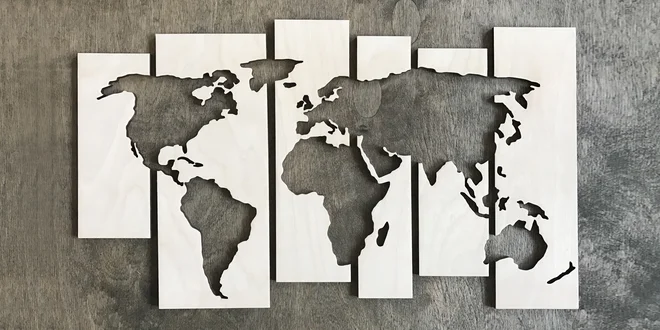 Mapa světa ze dřeva