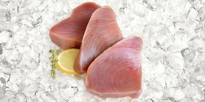 1 kg zmrazených steaků z tuňáka žlutoploutvého