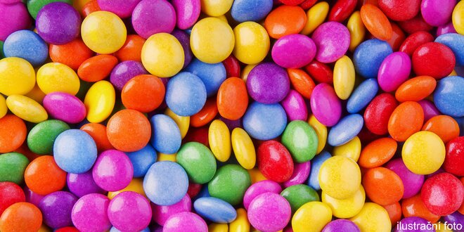 Něco na mlsání: barevné dražé bonbonky
