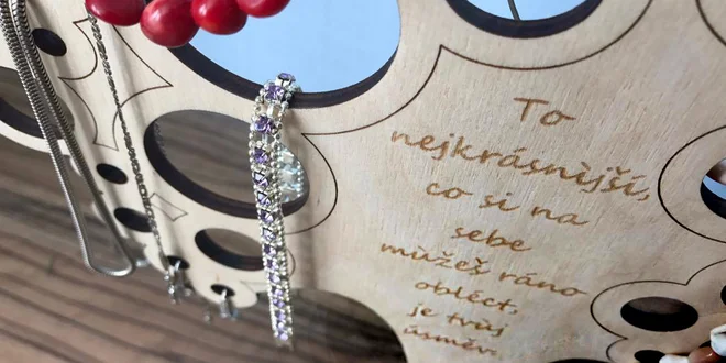 Stromeček na šperky z březového dřeva