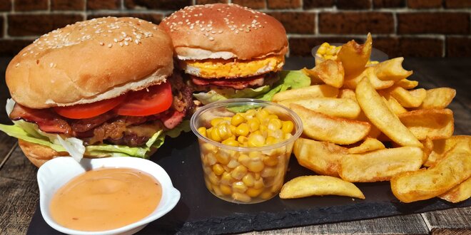 2x burger s masíčkem od řezníka, hranolky a kukuřicí
