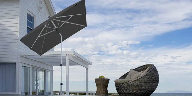 Velké naklápěcí slunečníky o průměru až 270 cm