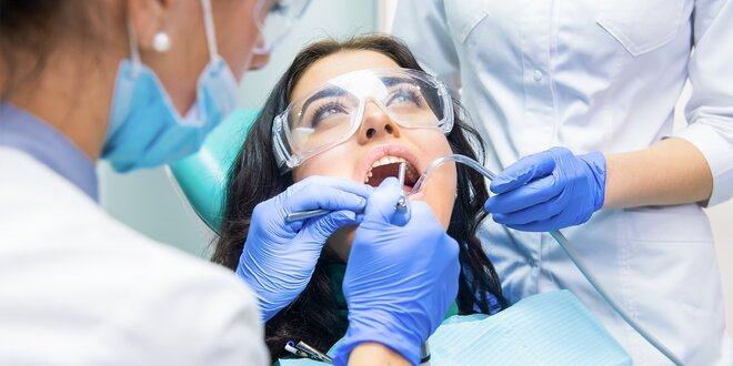 Dentální hygiena a případně i bělení zubů