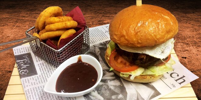 Burger menu s mexickou polévkou a jalapeños