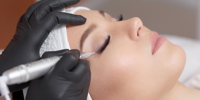 Permanentní make-up horních linek