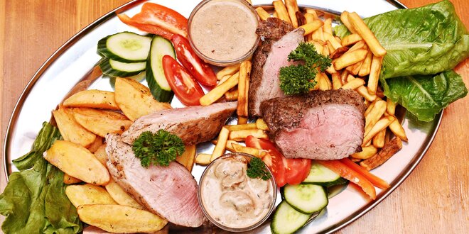 Šťavnatý steak pro 2 s omáčkou a přílohou