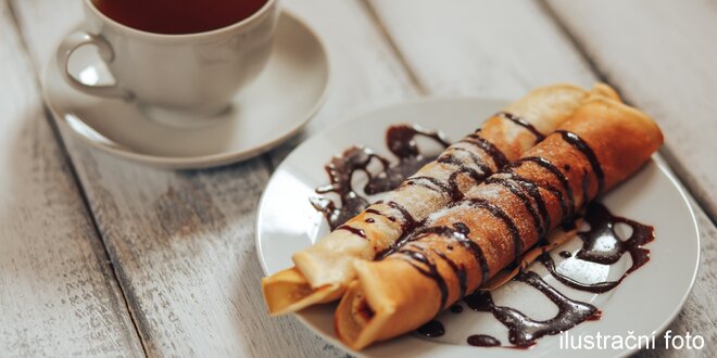 Palačinka s čokoládou a marmeládou a espresso pro dva