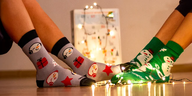 Adventný kalendár s 24 pármi ponožiek pre deti aj dospelých