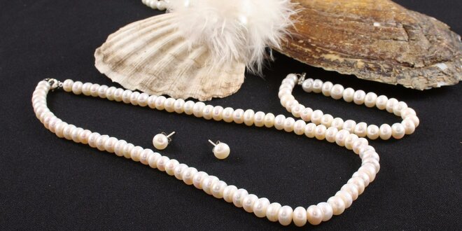 Elegantní perlový set se stříbrnými náušnicemi