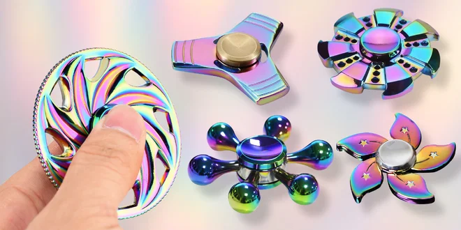 Kovové fidget spinnery v duhovém provedení