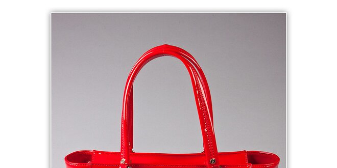 Dámská ohnivě červená lakovaná kabelka s ozdobnou visačkou Ferré Milano