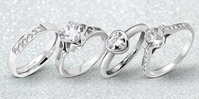 Nádherné ocelové prsteny na dámskou ručku