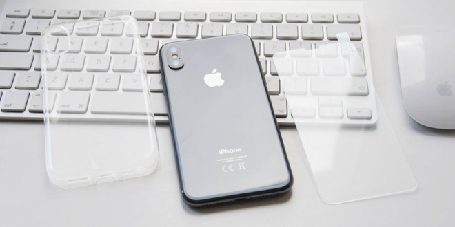 Tvrzené sklo či průhledný obal na iPhone až do řady X