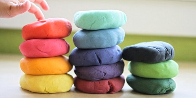 Novinka: Plastelína na bázi jílu - balení 5 barev