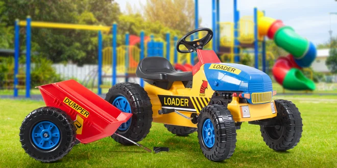 Dětský šlapací traktor s vlečkou