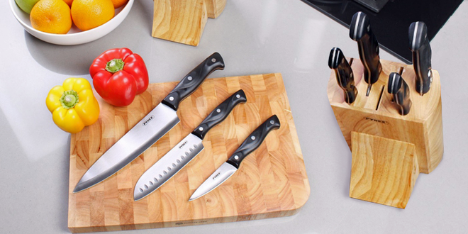 Krájecí prkénka a sady kuchyňských nožů