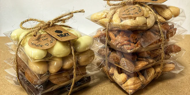 Sladké nebo slané mandle a kešu v dárkovém balení