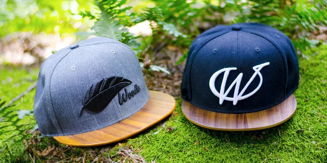 Originální snapback s dřevěným kšiltem
