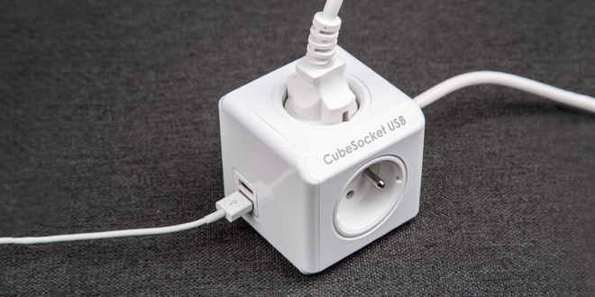 Zásuvka CubeSocket PowerCube - 4 zdířky a 2 USB