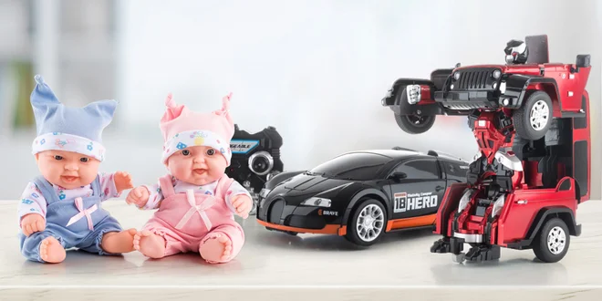 Dárky pro holky i kluky: panenky i robotická auta
