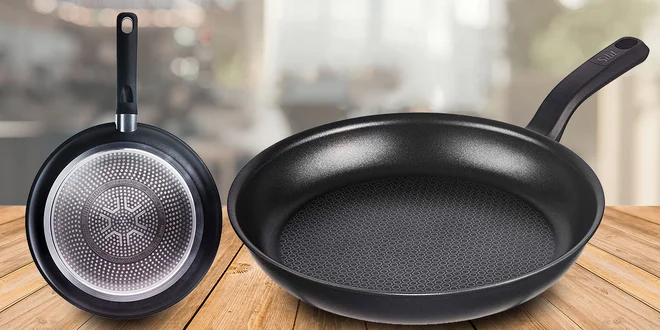 Pánev s povrchem Silit a průměrem 28 cm