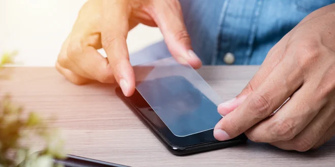 Tvrzené sklo pro 126 typů telefonů s dárkem