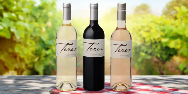 3 lahve vína Teres z Provence: bílé, růžové, červené